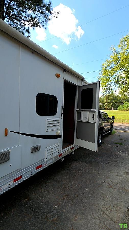 Used 2008 Bison Stratus Express 380ME 3 Horse