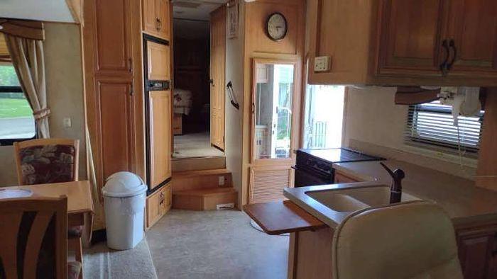 Used 2009 Glacier Bay 322RE 5th Wheel RV