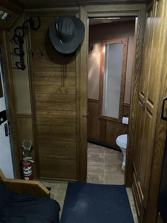 Used 2005 Elite 5 Horse Trailer