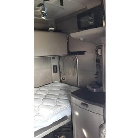 Used 2015 Peterbilt 579 Sleeper Truck