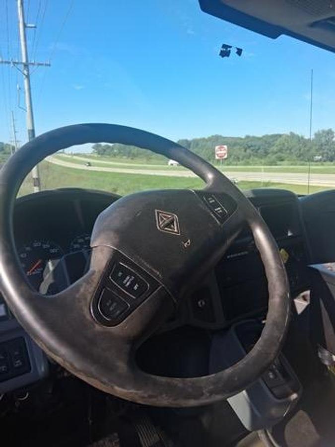 Used 2006 International 7400
