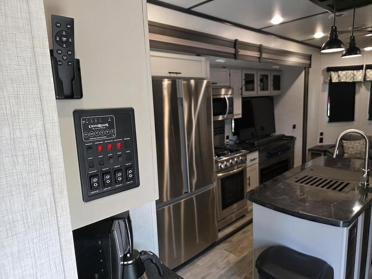 Used 2021 CrossRoads Hampton Destination 372FDB Park Model