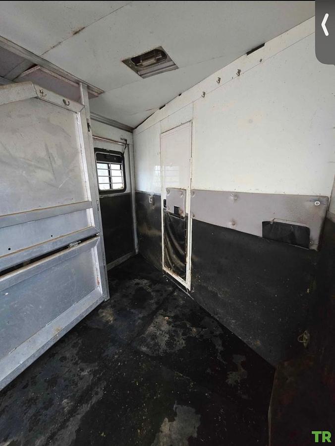 Used 2005 Stratus 4-Horse Aluminum Living Quarters Trailer