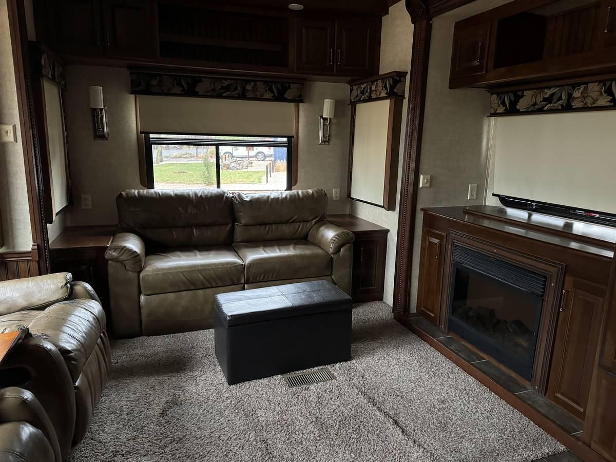 Used 2014 Keystone Alpine 3590RS Fifth Wheel