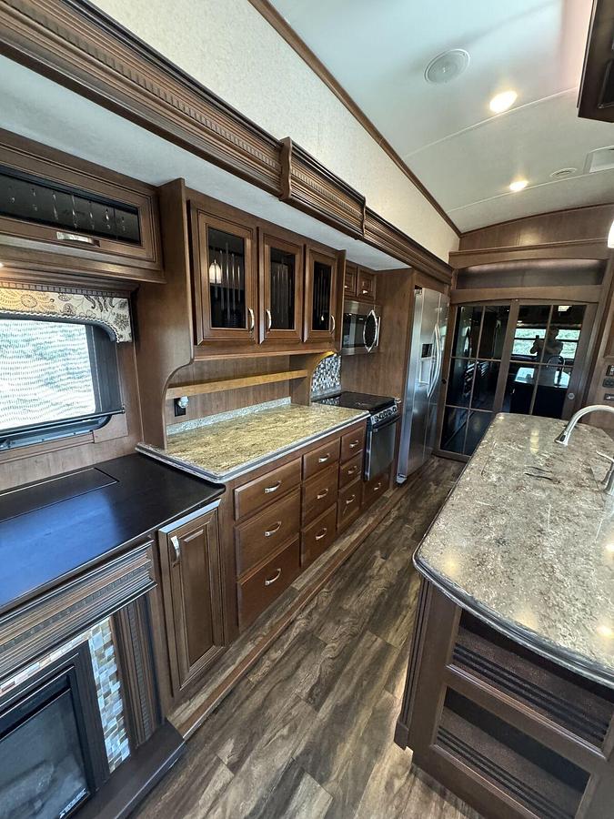 Used 2017 Jayco Pinnacle 36KPTS