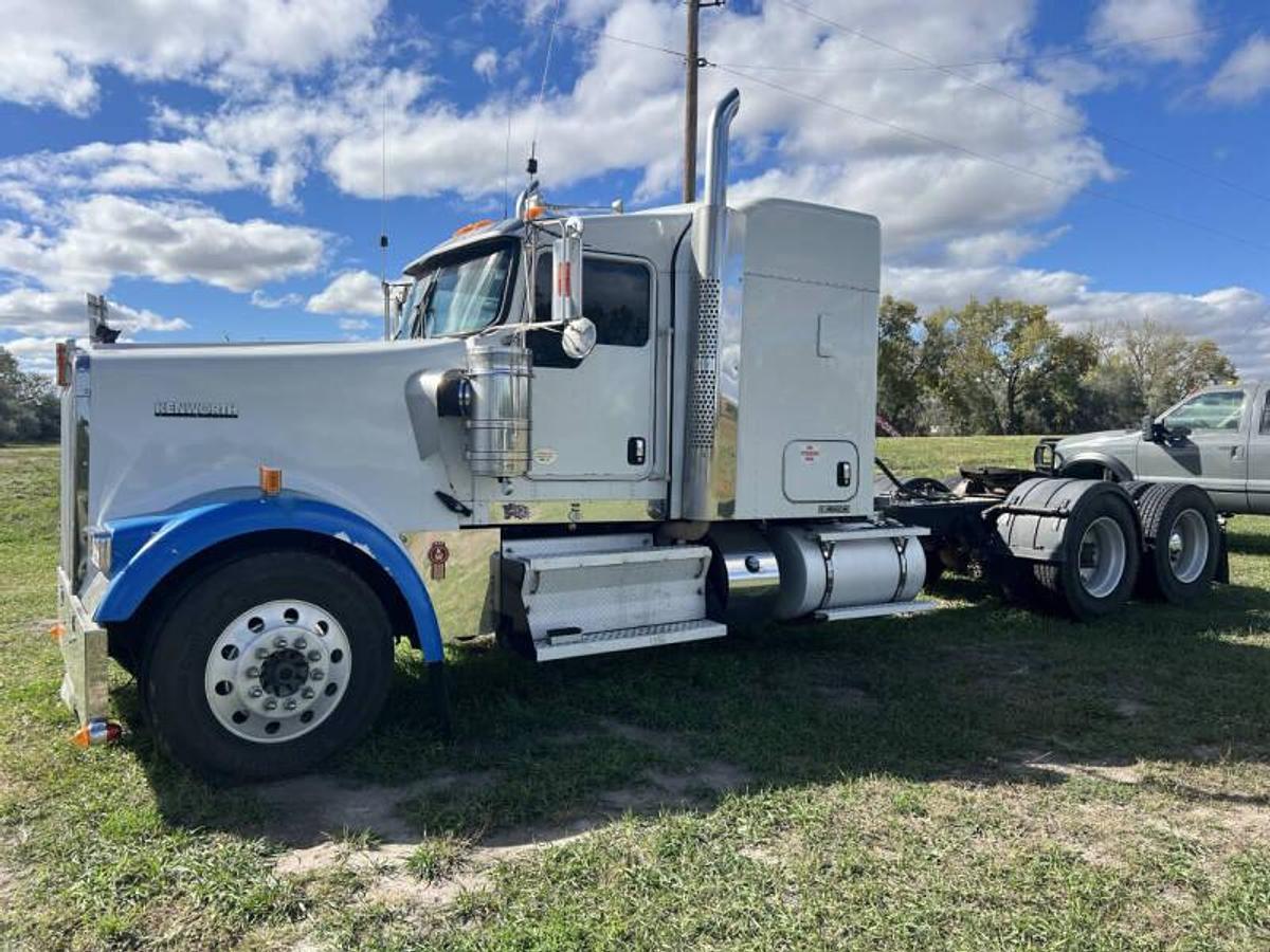 Used 2014 Kenworth W900L