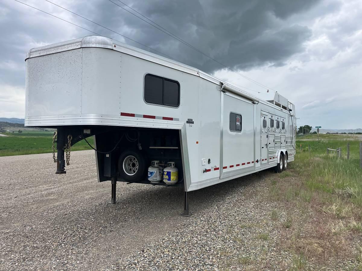 Used 2020 Logan Coach 4 Horse Living Quarters