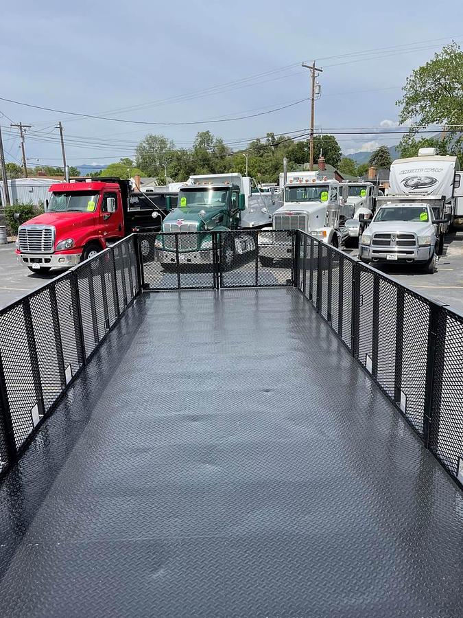 Used 2018 Peterbilt 337 Single Axle