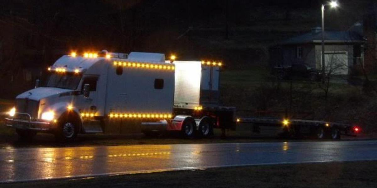 Used 2019 Kenworth T880 with 2013 Doonan Specialized Drop Deck Trailer