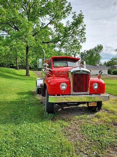 Used 1964 Mack B61 T