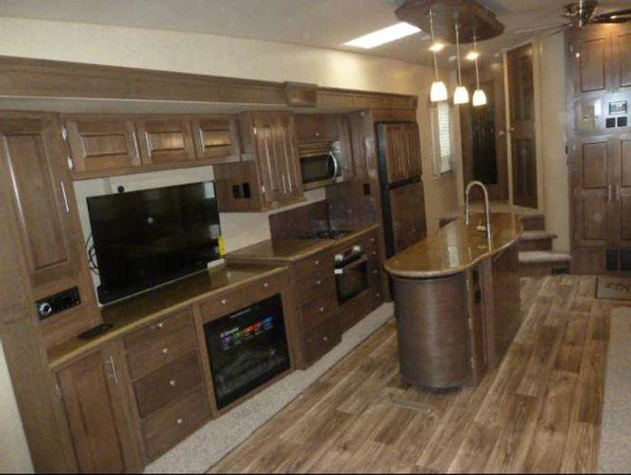 Used 2020 Northwood Arctic Fox Grande Ronde 35-5Z with a 2020 Chevrolet Silverado 3500HD 4WD