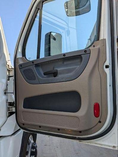 Used 2018 Freightliner Cascadia 125