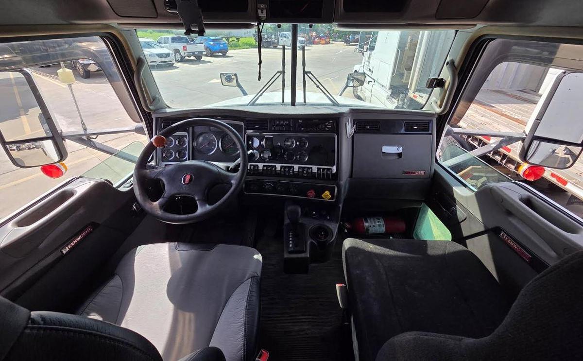 Used 2016 KENWORTH T660 Conventional Sleeper Semi