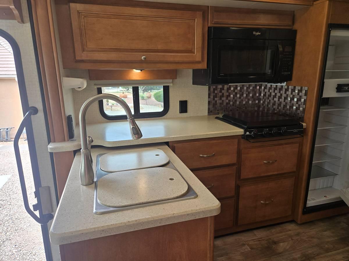 Used 2016 Winnebago Vista Lx 27 N
