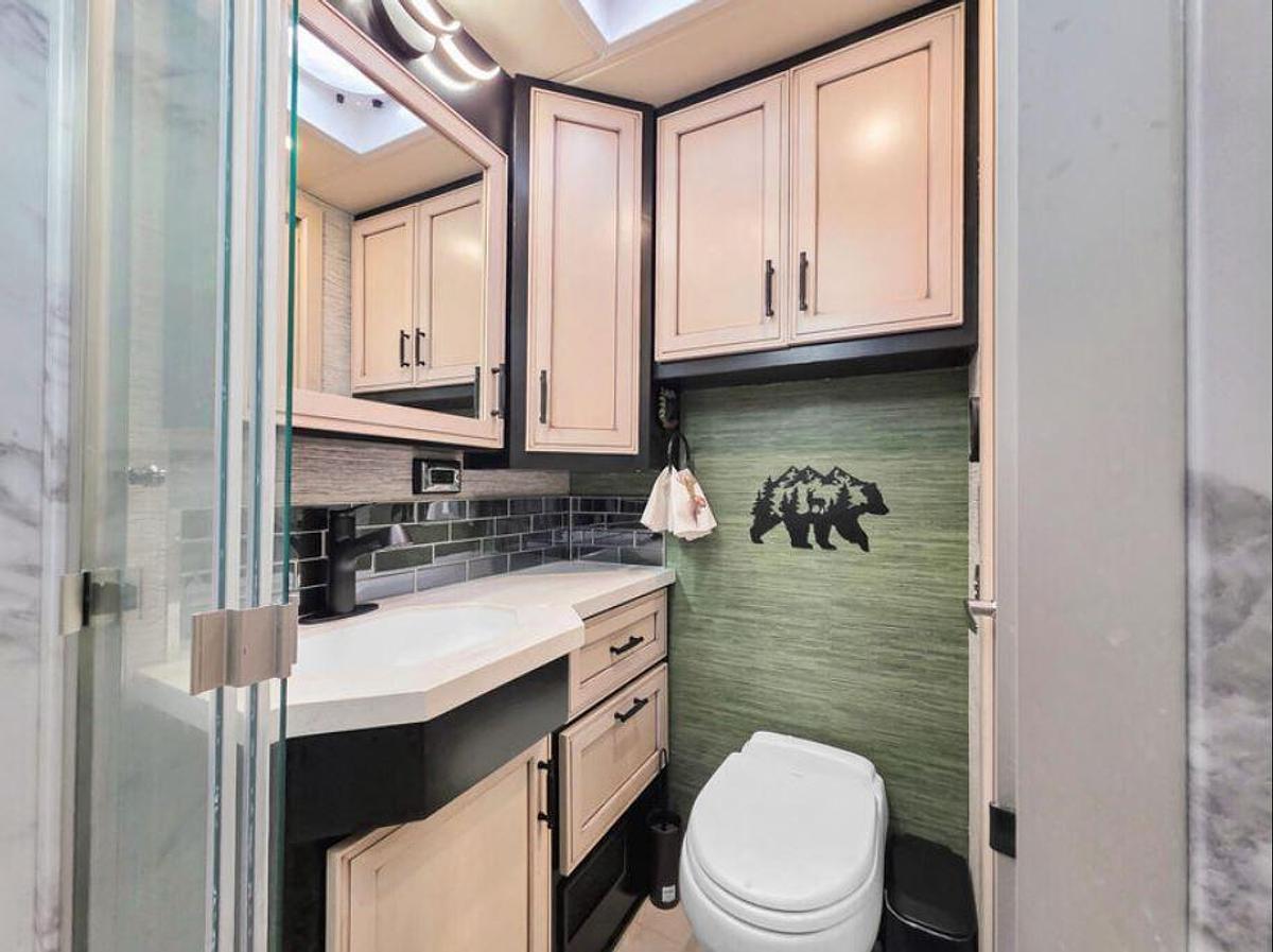 Used 2021 Newmar Super Star 4061