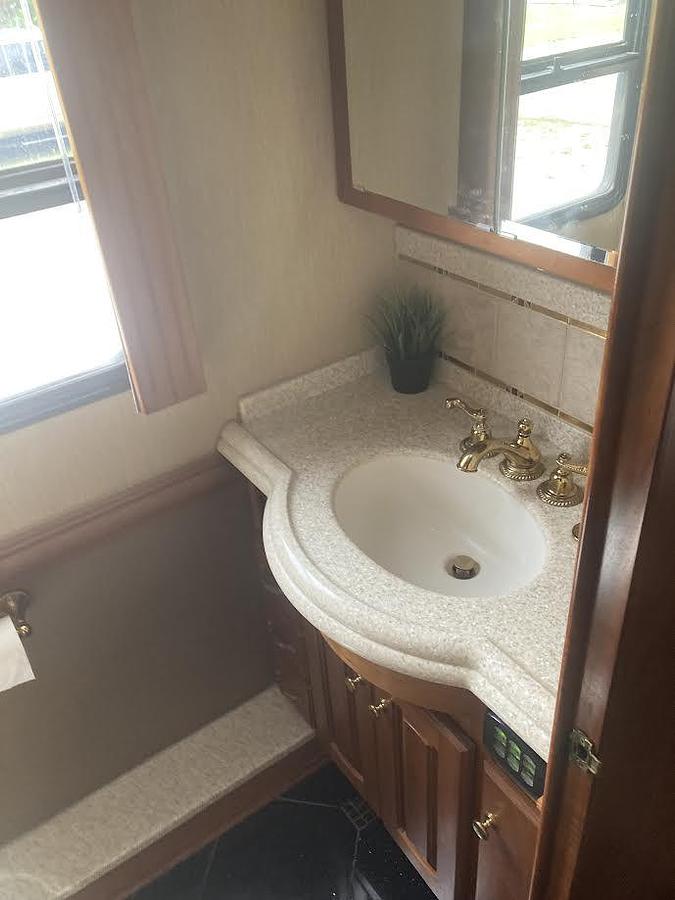 Used 2005 Monaco Signature Castle IV Class A Motorhome