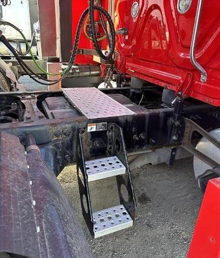 Used 2018 Freightliner CASCADIA 126