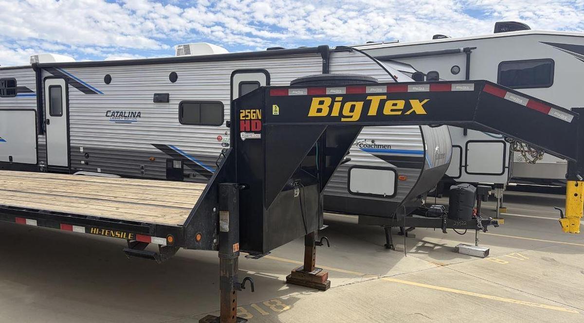 Used 2025 Big Tex 25GN Gooseneck Trailer