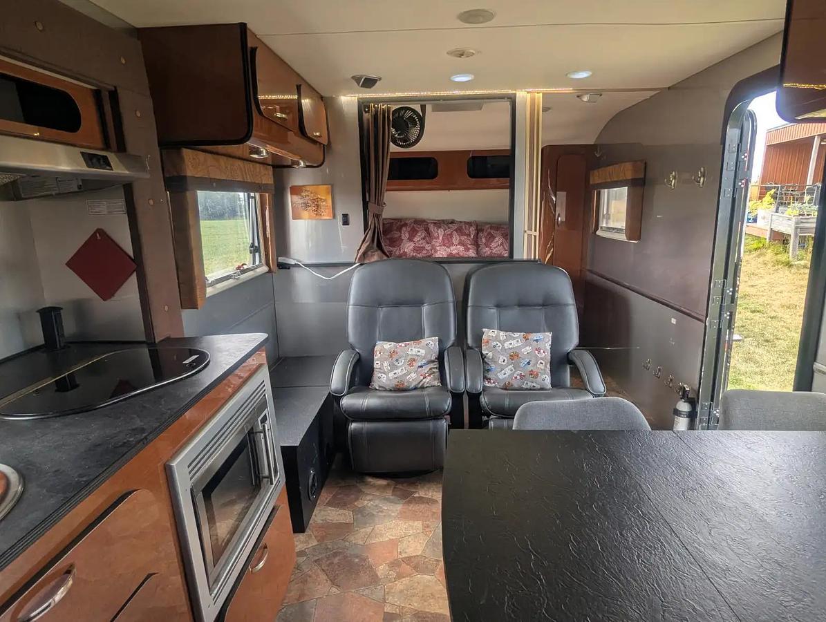 Used 2010 Earthbound 29' Luxury Travel Trailer