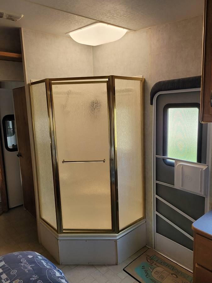 Used 2005 Wilderness Fleetwood Advantage 365FLTS Fifth Wheel