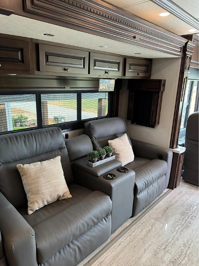 Used 2021 Newmar Dutch Star 4369