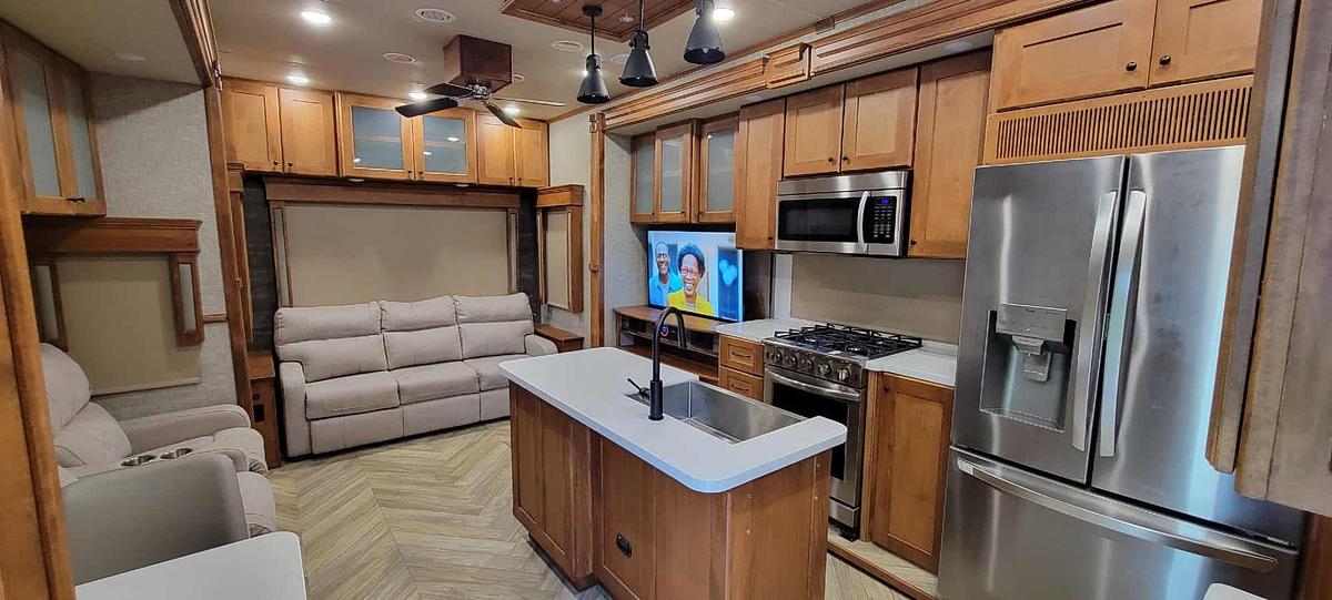 Used 2023 Vanleigh Vilano 320GK Fifth Wheel