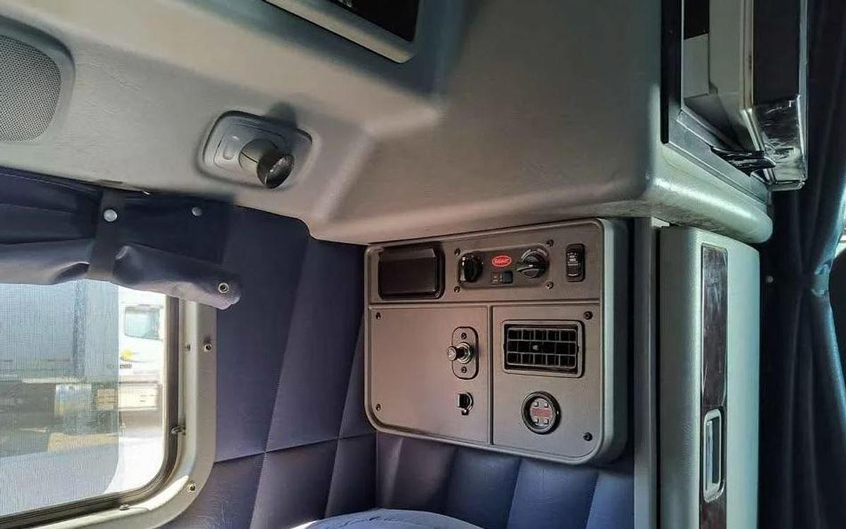 Used 2013 Peterbilt 389 Sleeper Semi Truck