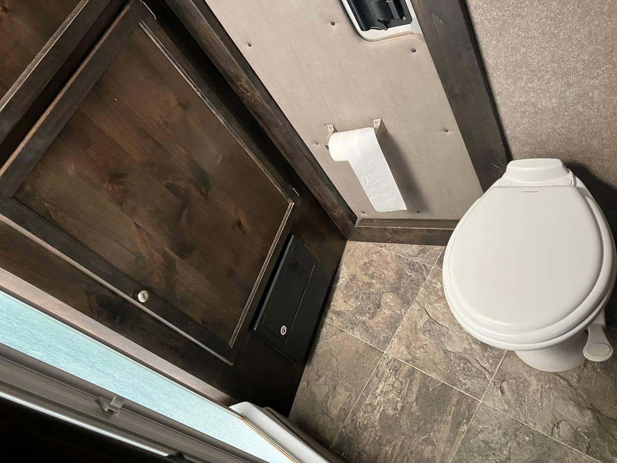 Used 2020 Logan Coach 4 Horse Living Quarters