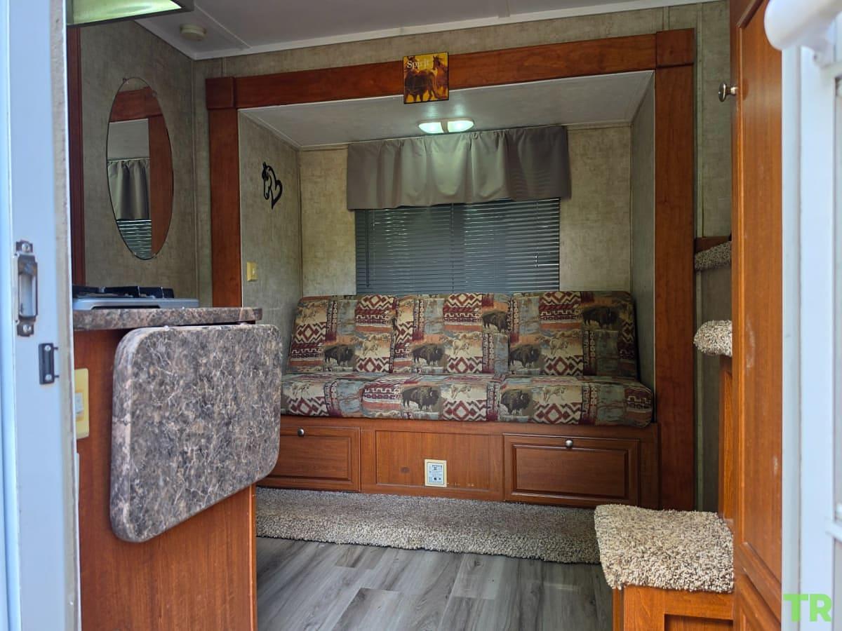 Used 2008 Bison Stratus Express 380ME 3 Horse