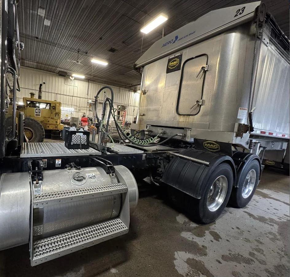 Used 2020 Peterbilt 389 Day Cab Semi Truck