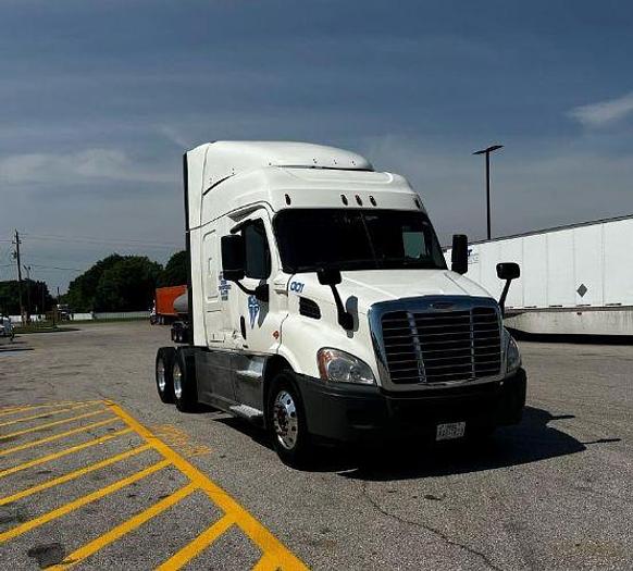 Used 2018 Freightliner CASCADIA 113