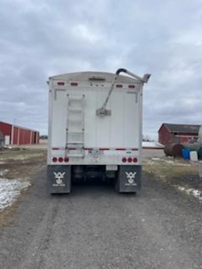 Used 2024 Wilson Super Hopper Trailer