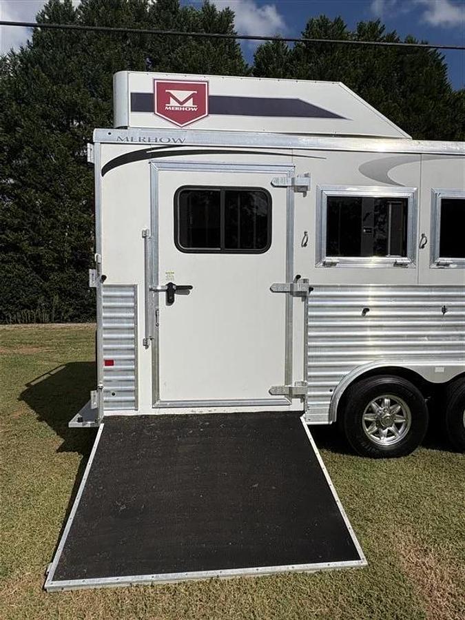 Used 2017 Merhow 4 Horse with Living Quarters