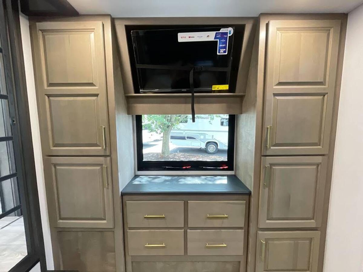 Used 2025 Keystone Montana 3915TB