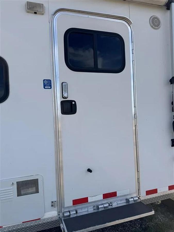 Used 2006 Kiefer Built Evolution 4 Horse