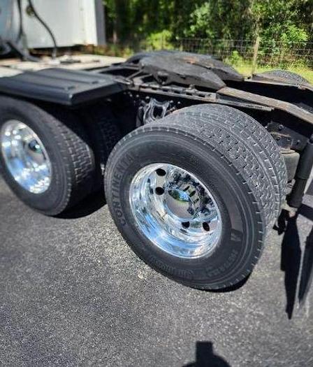 Used 2000 INTERNATIONAL Eagle 9900