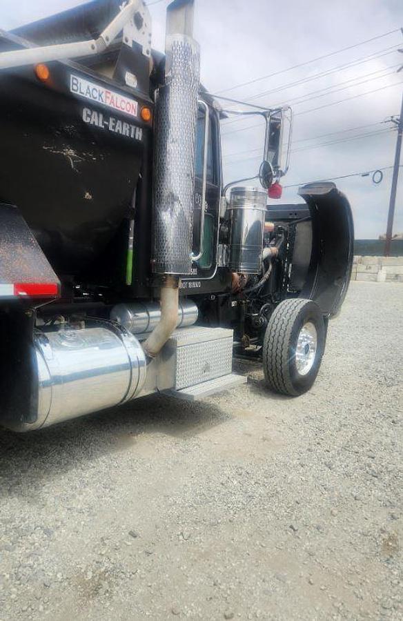 Used 2010 PETERBILT 388 Dump Truck