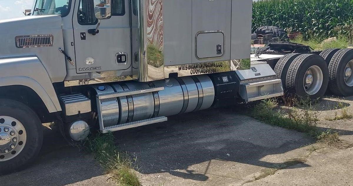 Used 2016 MACK PINNACLE CHU613 RAWHIDE