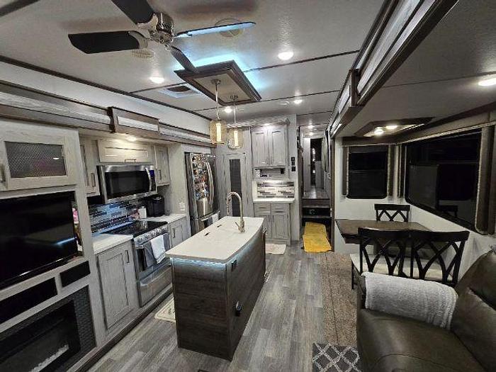 Used 2020 Keystone Montana 385BR