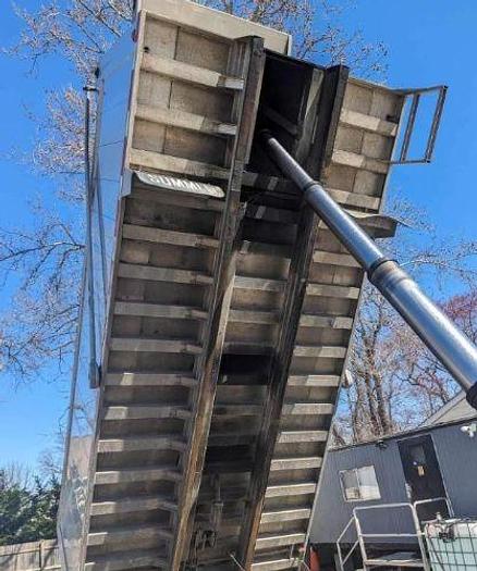 Used 2016 Peterbilt 389