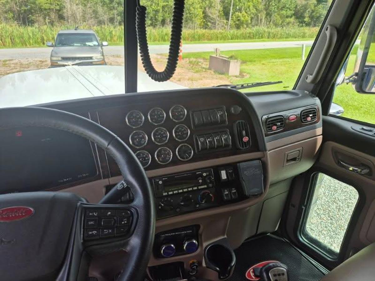Used 2024 Peterbilt 389 Conventional Sleeper Semi