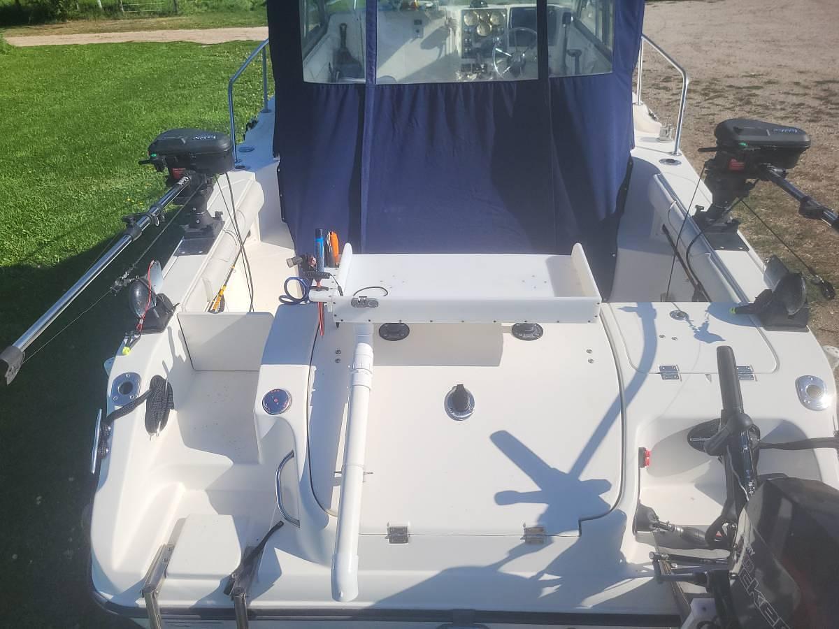 Used 2008 Seaswirl Striper 2101 Walk-Around Alaskan Package Powerboat