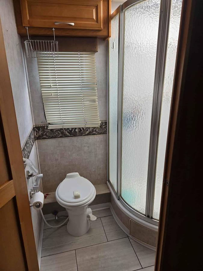 Used 2006 Fleetwood Discovery 39V