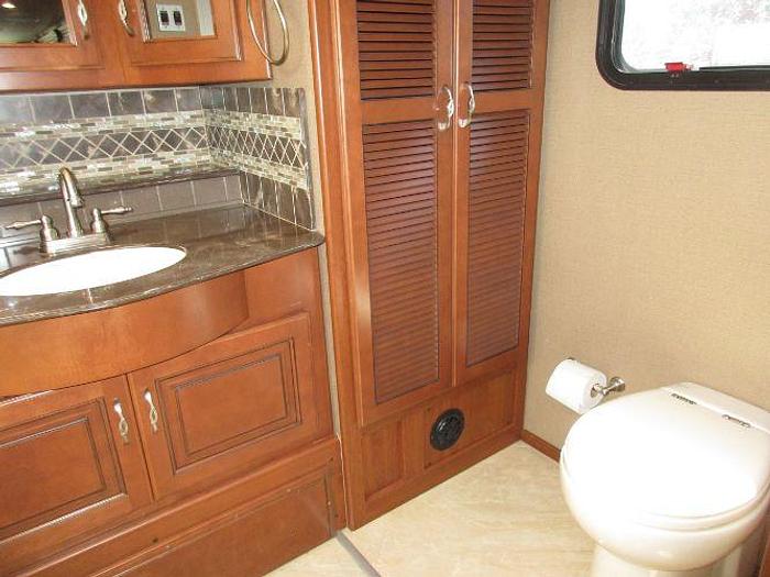 Used 2015 Fleetwood Discovery LXE 40E