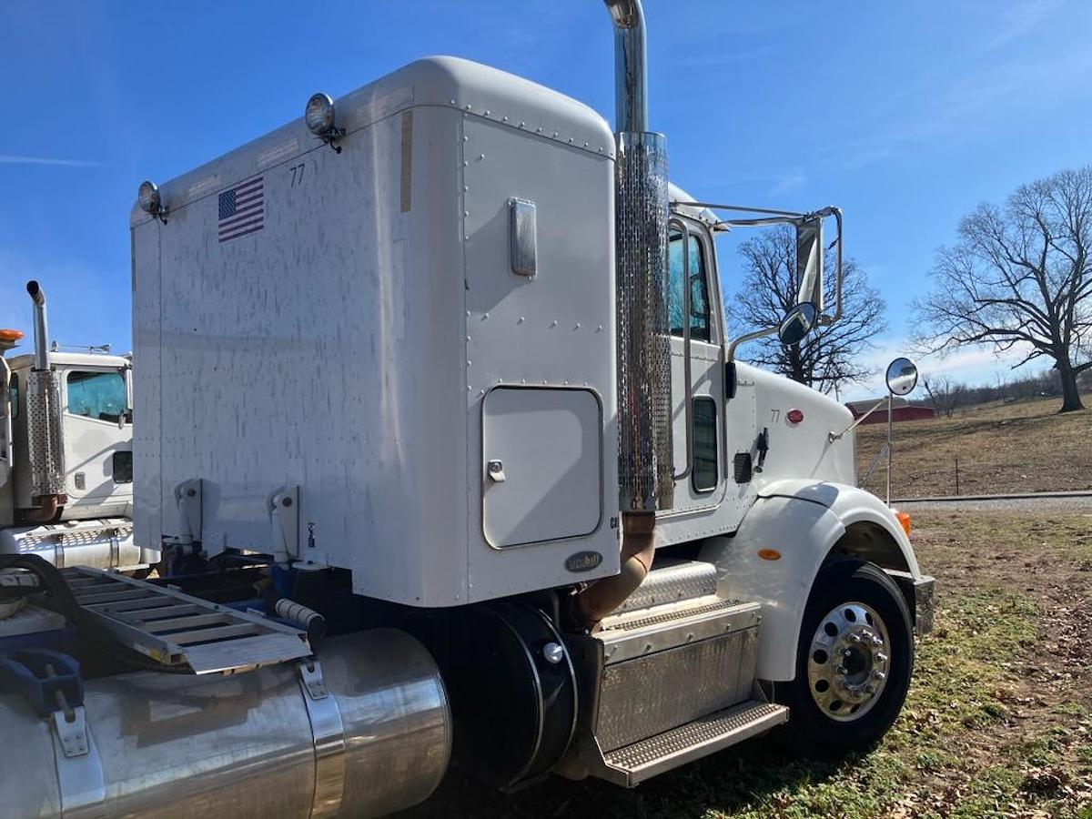 Used 2012 Peterbilt 365 Conventional Sleeper Semi