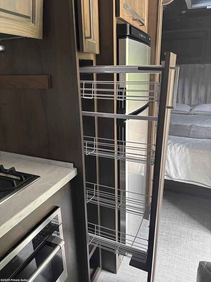 Used 2023 Airstream Classic 33