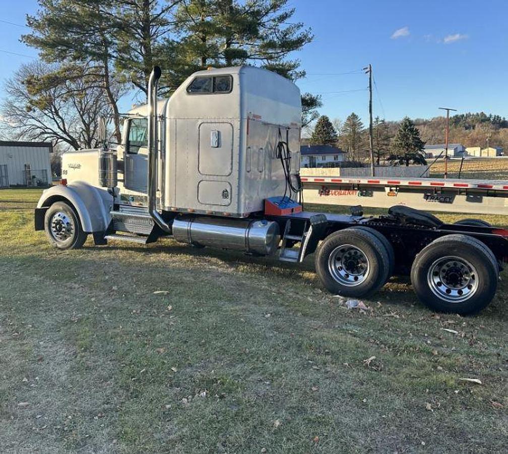Used 1999 KENWORTH W900 Sleeper Semi Truck
