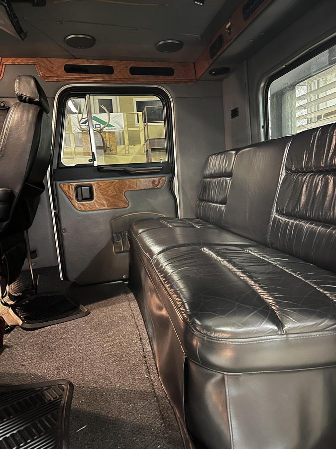 Used 2001 Peterbilt 379 Sleeper Semi Truck