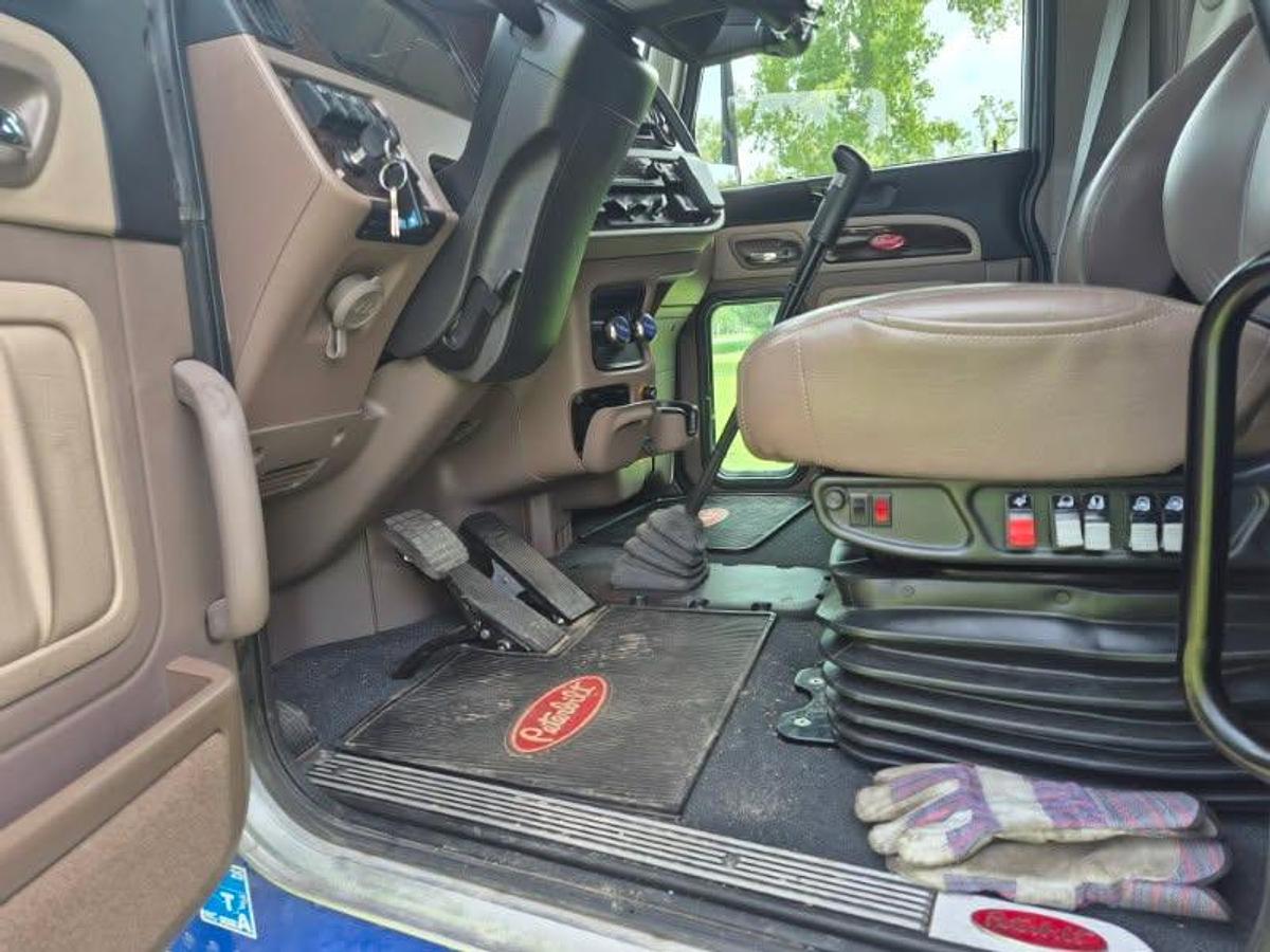 Used 2024 Peterbilt 389 Conventional Sleeper Semi