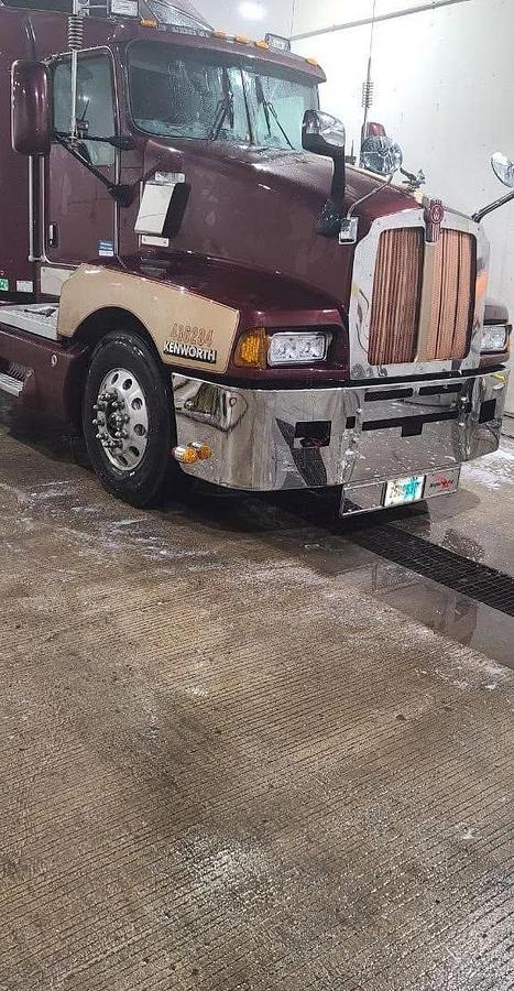 Used 2005 Kenworth T600 Sleeper Semi Truck